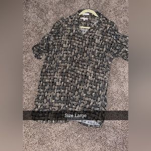 via vencio pattern button down short sleeve shirt size large